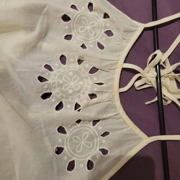 Eyelet ruffle top - Picture 2 of 3